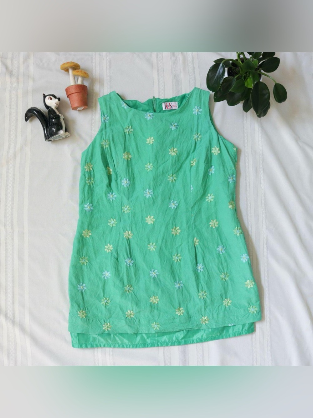 Green flower power embroidered mod shift dress